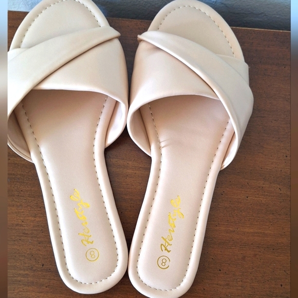 Herstyle Cream Women's Flats Sandals Size 8 - Picture 4 of 6